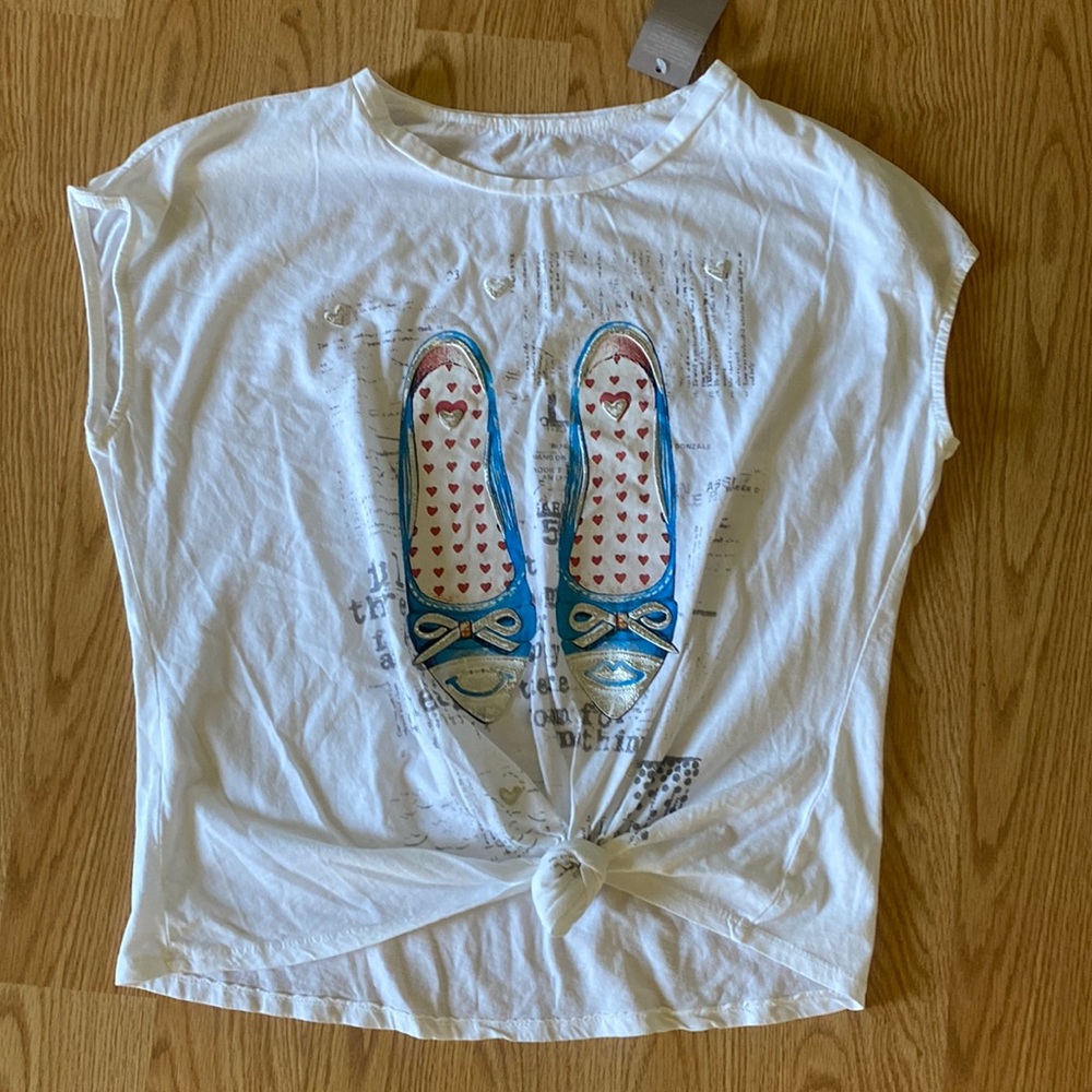 NAIIF white t-shirt - with ballet flats shoes and fashion print. Brand new w/tag